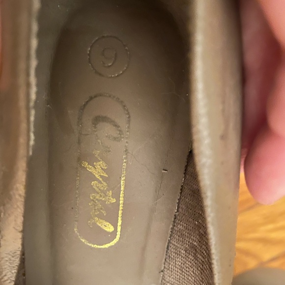 Low heal work shoe. 2/$25 - Picture 5 of 5